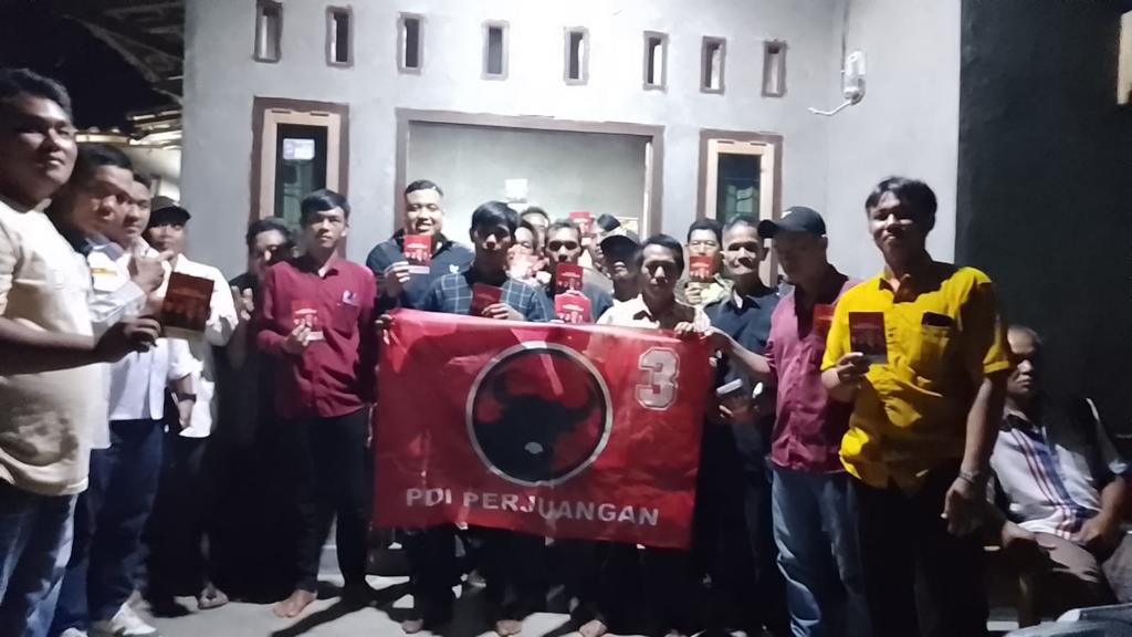 Bagikan Stiker Ganjar Pranowo Ke Masyarakat Kepala BBHAR Lamsel Kita